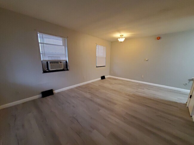 706 N Broadway St, Unit A in Dayton, OH - Foto de edificio - Building Photo