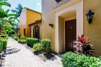 9153 Chula Vista St in Naples, FL - Foto de edificio - Building Photo