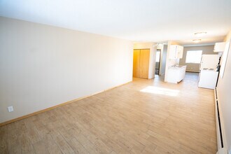 Y Properties Apartments in Minneapolis, MN - Foto de edificio - Building Photo
