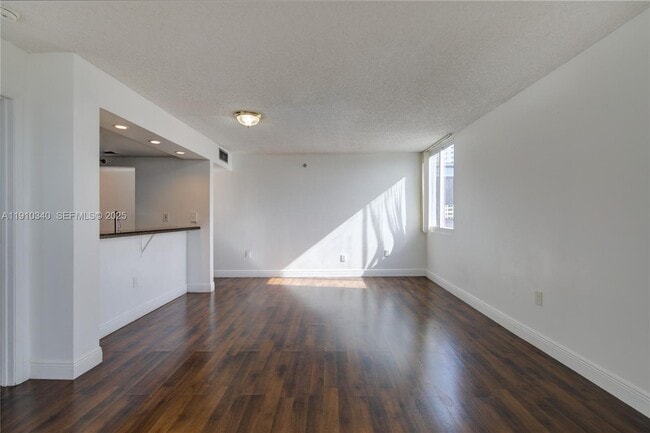 850 N Miami Ave, Unit 608 in Miami, FL - Foto de edificio - Building Photo