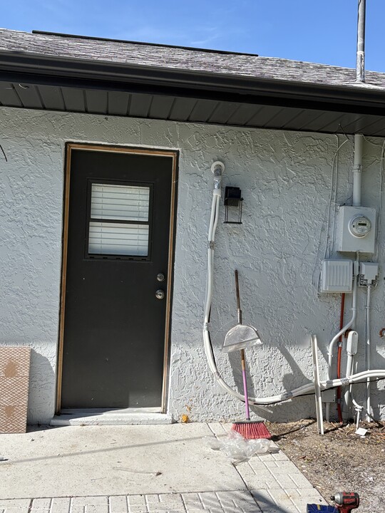 321 Greenwood Ave, Unit 1 in Lehigh Acres, FL - Building Photo