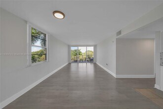 13120 SW 92nd Ave in Miami, FL - Building Photo - Building Photo