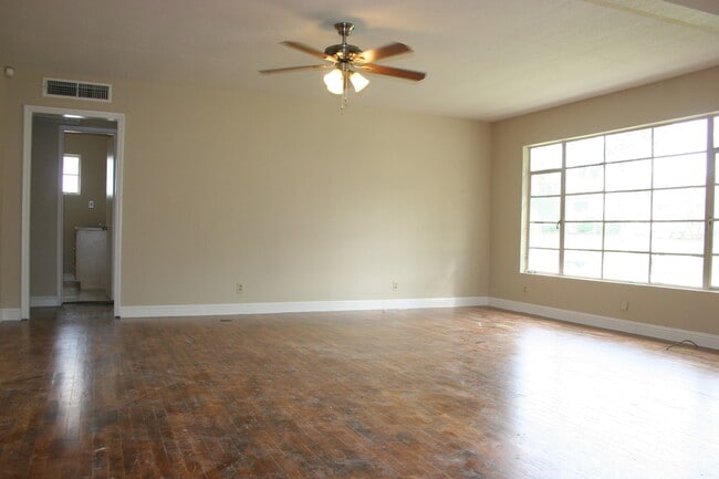 2916 Cornell St in Bakersfield, CA - Building Photo - Building Photo