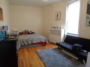 41 Carlton St, Unit 5 in Brookline, MA - Foto de edificio - Building Photo