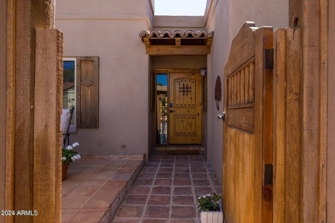 8425 E Mustang Trail in Scottsdale, AZ - Foto de edificio