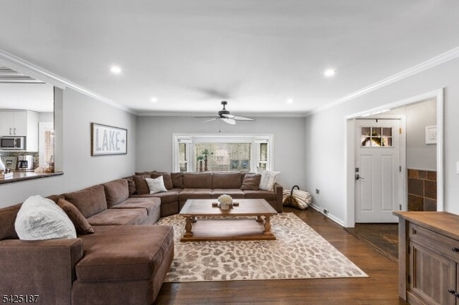 487 W Shore Trail in Sparta, NJ - Building Photo - Building Photo