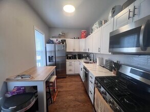 726 E 2nd St, Unit 3 in Boston, MA - Building Photo - Building Photo