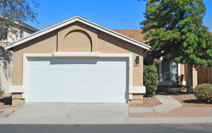 4312 W Bunk House Rd in Tucson, AZ - Foto de edificio