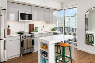 Shoresmith in Seattle, WA - Building Photo