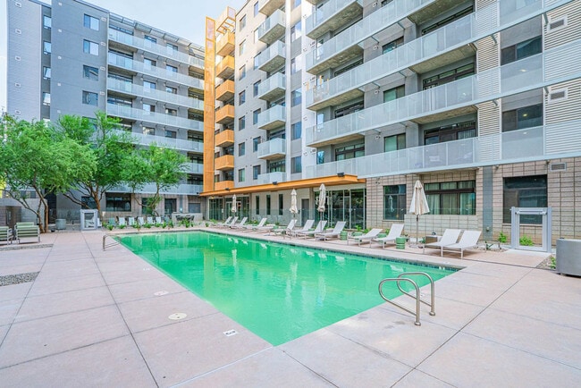 333 E Roosevelt St in Phoenix, AZ - Foto de edificio - Building Photo