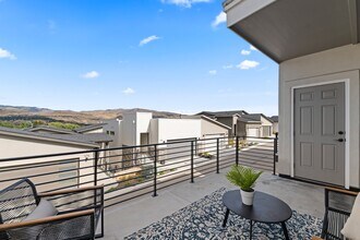 1277 E Echelon Rdg Ln in Boise, ID - Building Photo - Building Photo