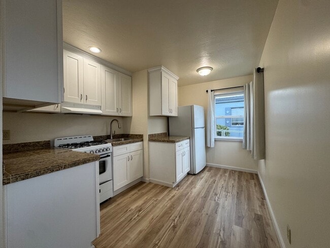 241 W Hawthorne St in Eureka, CA - Building Photo - Building Photo