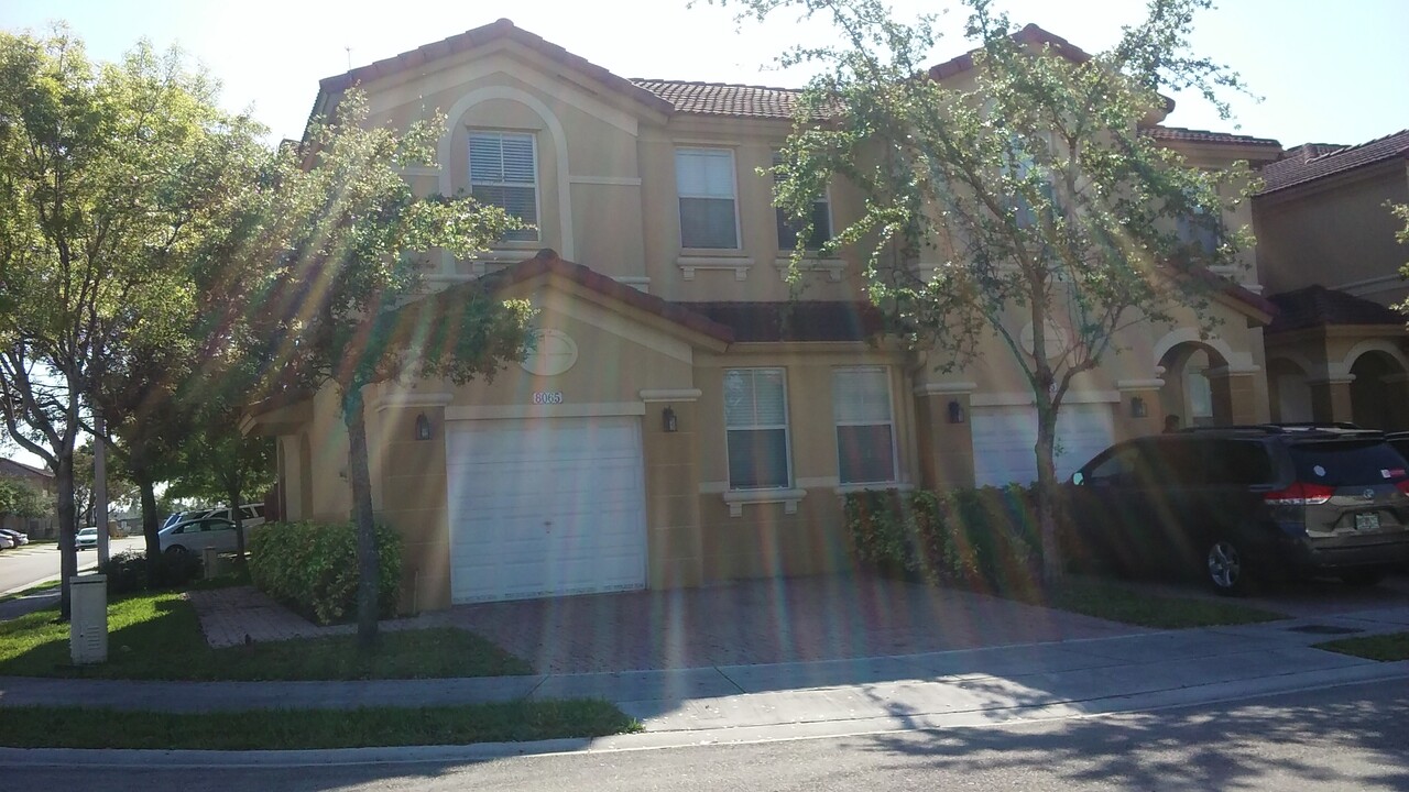 8065 NW 108th Ave in Doral, FL - Building Photo