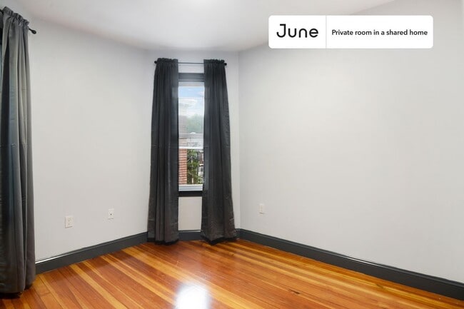 Private bedroom in 4 bed/2 bath Home in Boston, MA - Building Photo - Building Photo