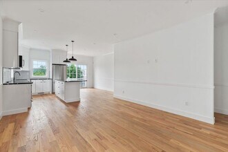 105 Park Ave in Harrison, NY - Building Photo - Building Photo