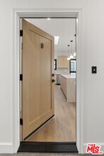 132 S Oakhurst Dr in Beverly Hills, CA - Building Photo - Building Photo