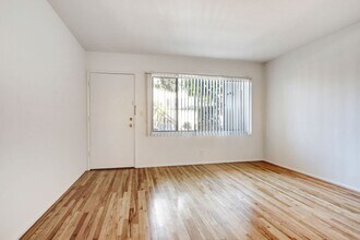 10900 Santa Monica Blvd in Los Angeles, CA - Building Photo - Building Photo
