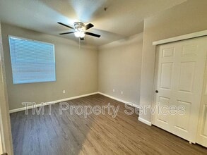 5201 Laguna Oaks Dr in Elk Grove, CA - Building Photo - Building Photo