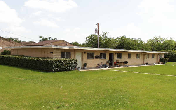 794 Charles St in Lewisville, TX - Foto de edificio