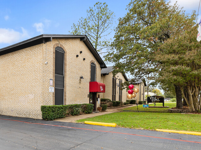 Villa La Paz Apartments in Irving, TX - Building Photo - Building Photo