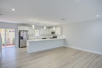 405 3rd Ave S in Lake Worth Beach, FL - Foto de edificio - Building Photo