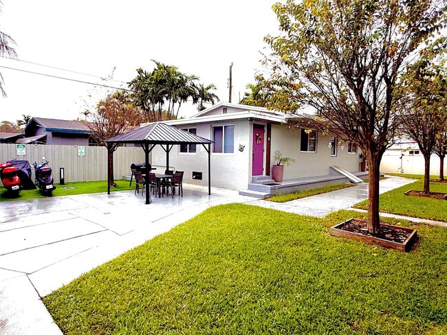 720 NE 7th St in Hallandale Beach, FL - Building Photo - Building Photo