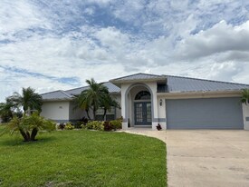 343 Vitorio St in Punta Gorda, FL - Building Photo