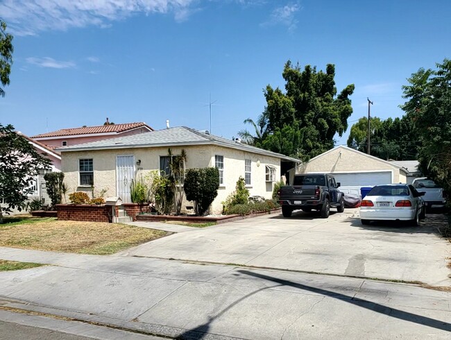 6739 Motz St in Paramount, CA - Building Photo - Building Photo