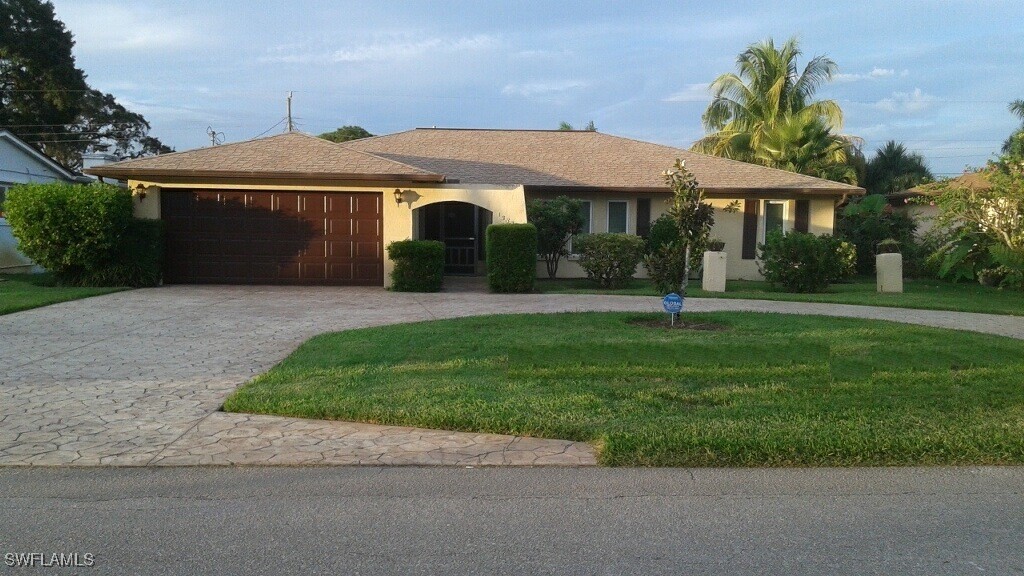 1337 Wisconsin Dr in Naples, FL - Foto de edificio