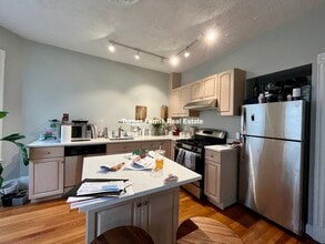 24 Pond St, Unit 1 in Boston, MA - Building Photo - Building Photo