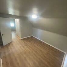 243 James St in North Versailles, PA - Foto de edificio - Building Photo