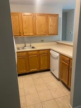 5820 Oakwood Dr in Lisle, IL - Foto de edificio - Building Photo