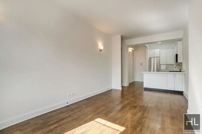235 W 22nd St