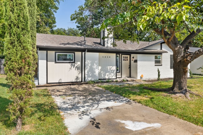 property at 1414 Timberlake Cir