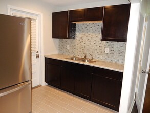 1418 Live Oak St in Quincy, FL - Foto de edificio - Building Photo