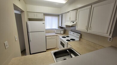 261 Scottsdale Sq, Unit 261 in Winter Park, FL - Foto de edificio - Building Photo