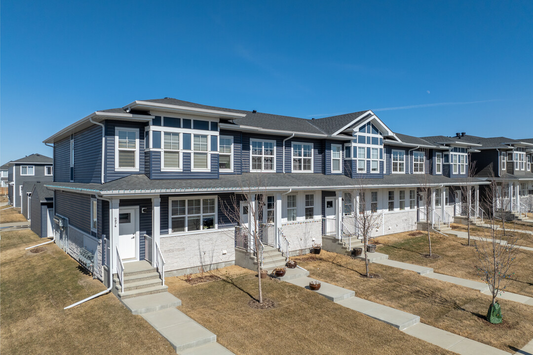 249 Dawson Way in Chestermere, AB - Building Photo