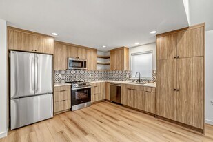 6715 Aurora Ave N in Seattle, WA - Building Photo