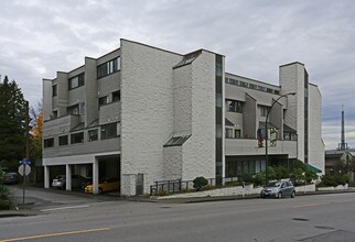 225 6th St in New Westminster, BC - Building Photo - Building Photo