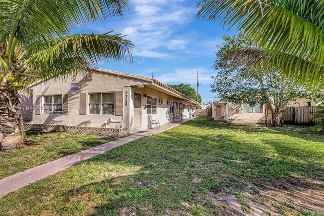 1723 Liberty St in Hollywood, FL - Foto de edificio - Building Photo