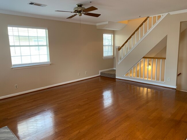 5708 Chapman Mill Dr, Unit 200 in North Bethesda, MD - Building Photo - Building Photo