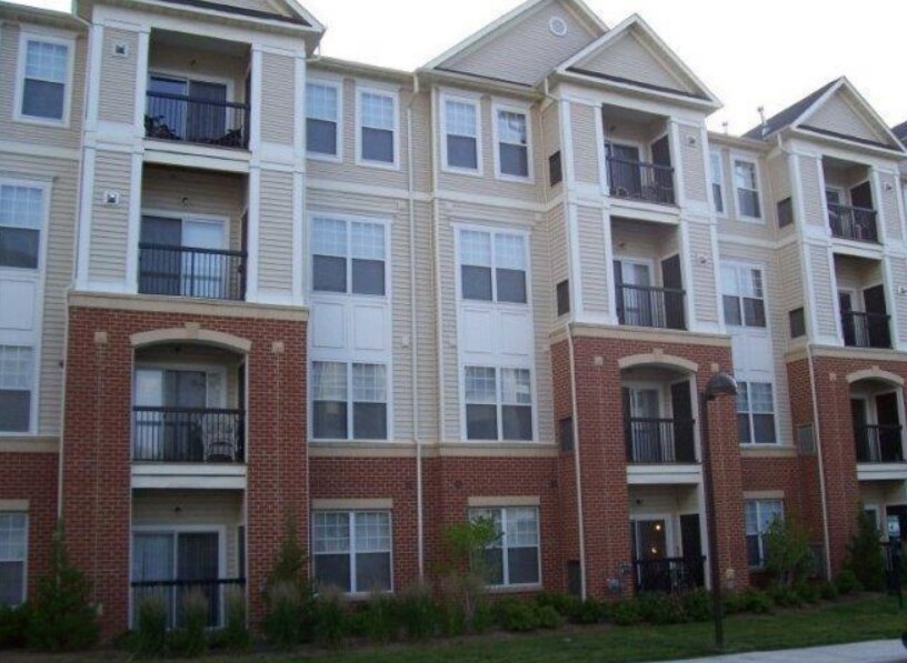 11320 Aristotle Dr in Fairfax, VA - Building Photo