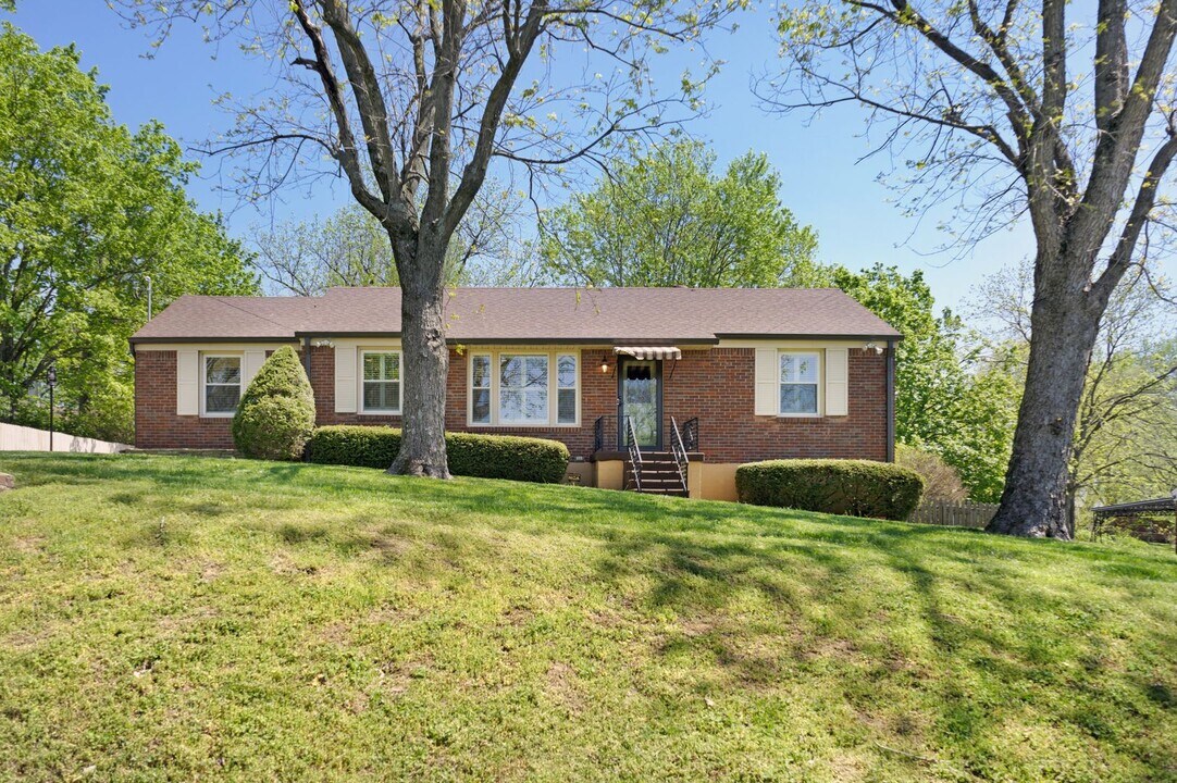 3322 Mimosa Dr in Nashville, TN - Building Photo
