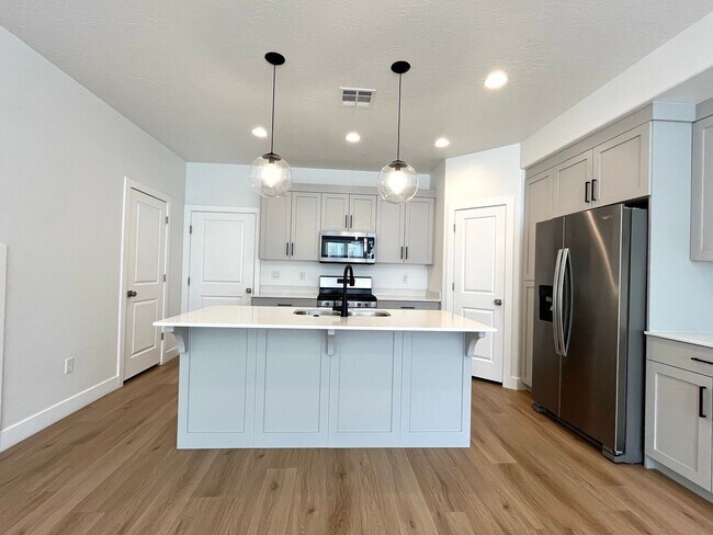 2690 E Wake Frst Ln in Saint George, UT - Building Photo - Building Photo