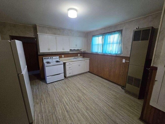 property at 424 N 4th St