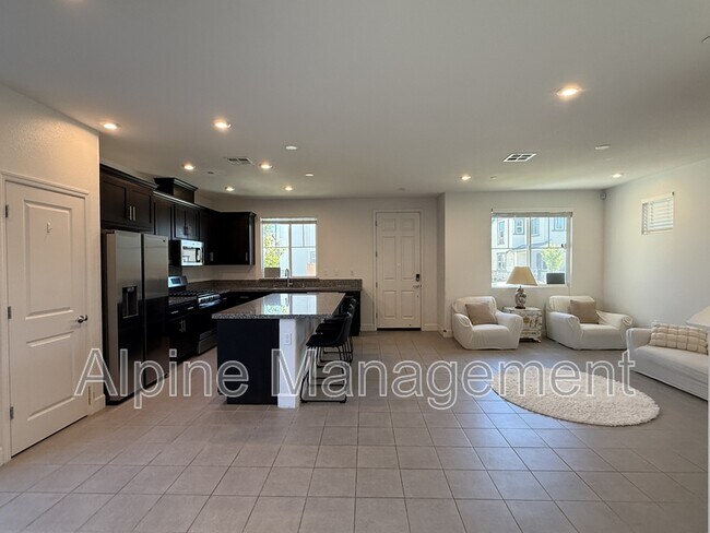 2062 Cottonwood St in Pittsburg, CA - Building Photo - Building Photo