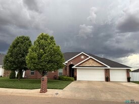 2216 Briggs Ave in Clovis, NM - Building Photo