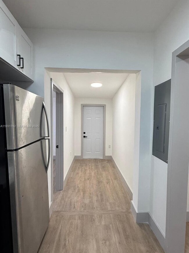 6790 SW 17th St in Miami, FL - Building Photo - Building Photo