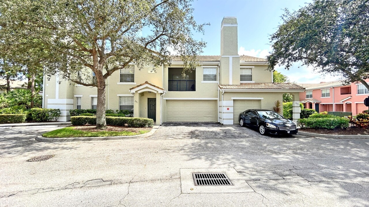 116 SW Peacock Blvd in Port St. Lucie, FL - Foto de edificio