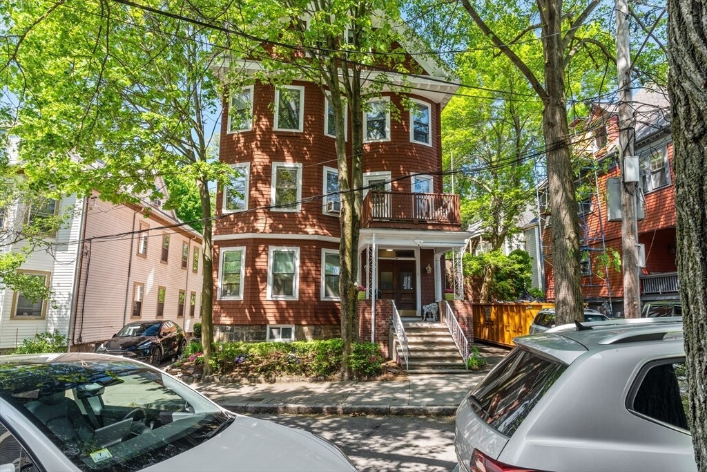 40 Perry St in Brookline, MA - Building Photo